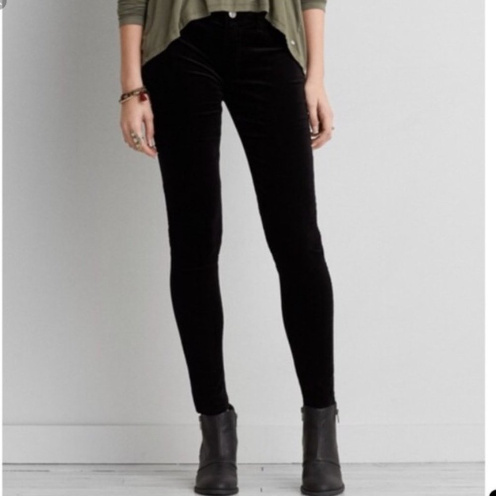 American Eagle Black Velvet Jegging Super Stretch size 12 Reg **low rise**